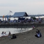 Ceremonie op het strand bij Kesuma